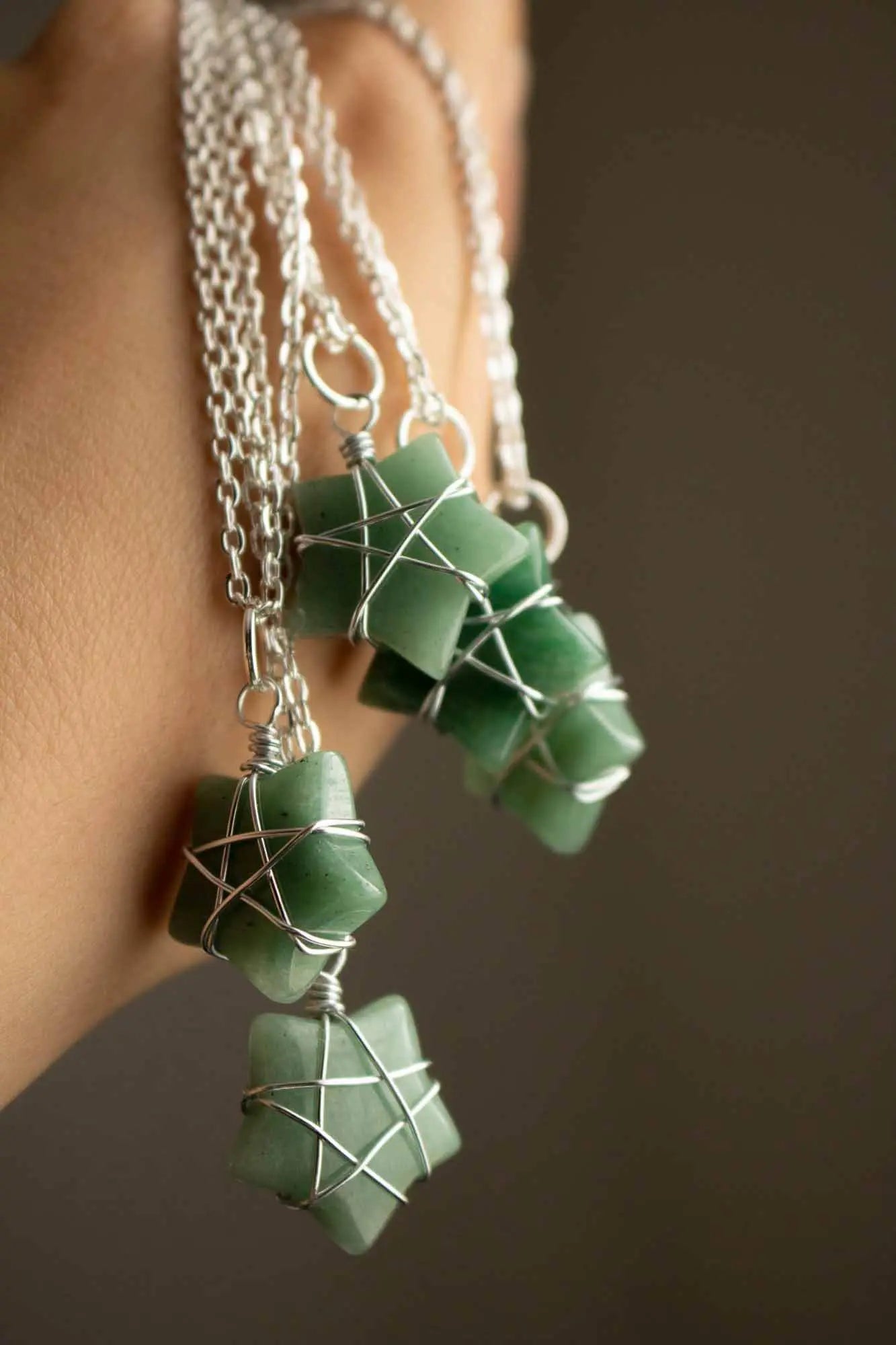 Pendentif étoile en Aventurine verte et fil argenté lunamanashop