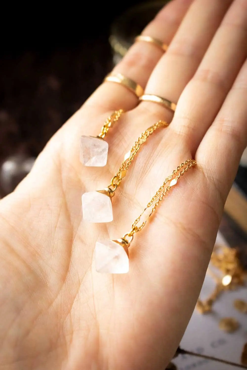 Pendentif quartz transparent Astrix et chaîne en laiton doré lunamanashop
