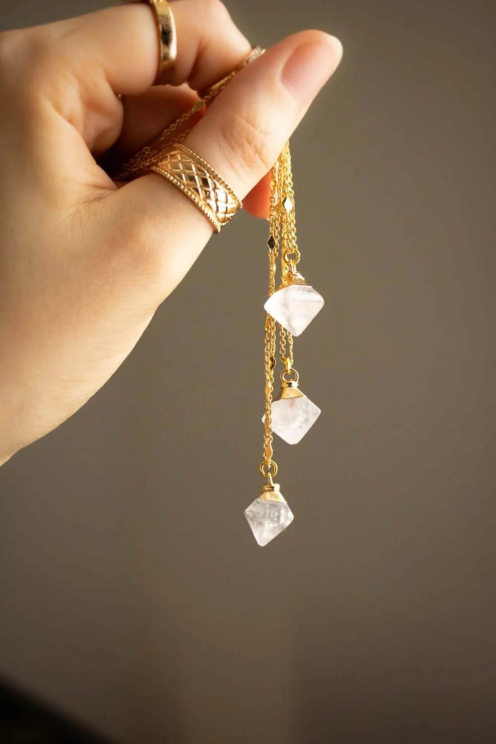 Pendentif quartz transparent Astrix et chaîne en laiton doré lunamanashop
