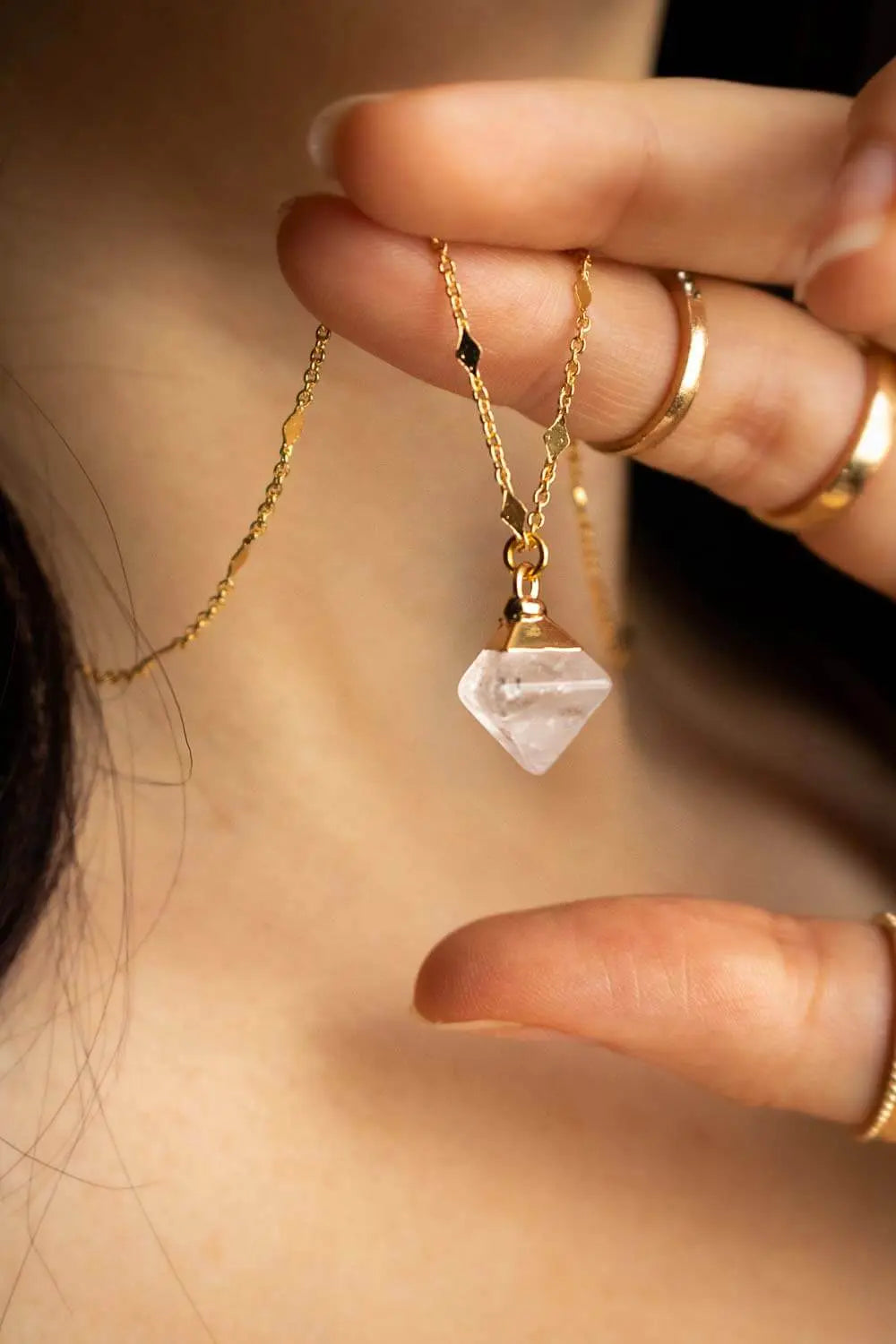 Pendentif quartz transparent Astrix et chaîne en laiton doré lunamanashop