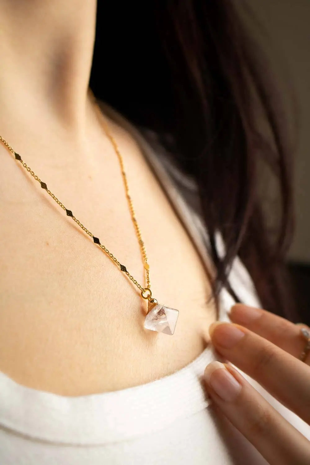 Pendentif quartz transparent Astrix et chaîne en laiton doré lunamanashop