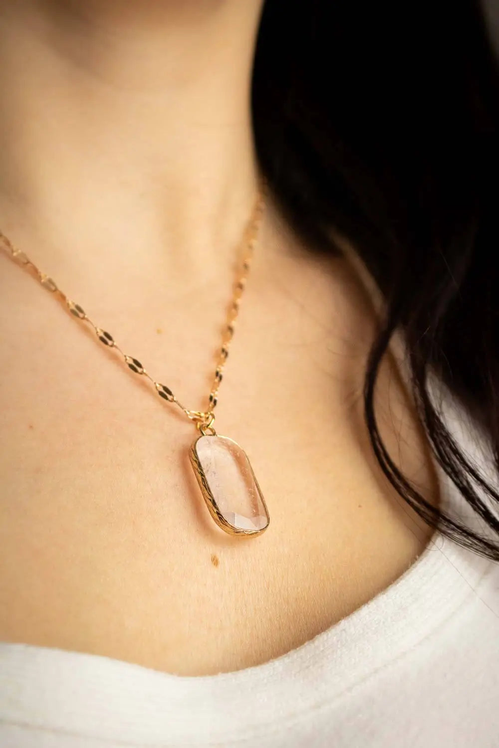 Pendentif quartz transparent Nyrella et chaîne en laiton doré lunamanashop