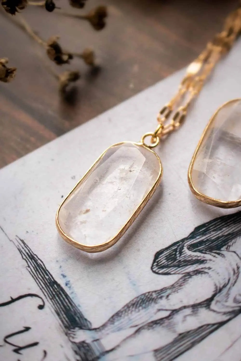 Pendentif quartz transparent Nyrella et chaîne en laiton doré lunamanashop
