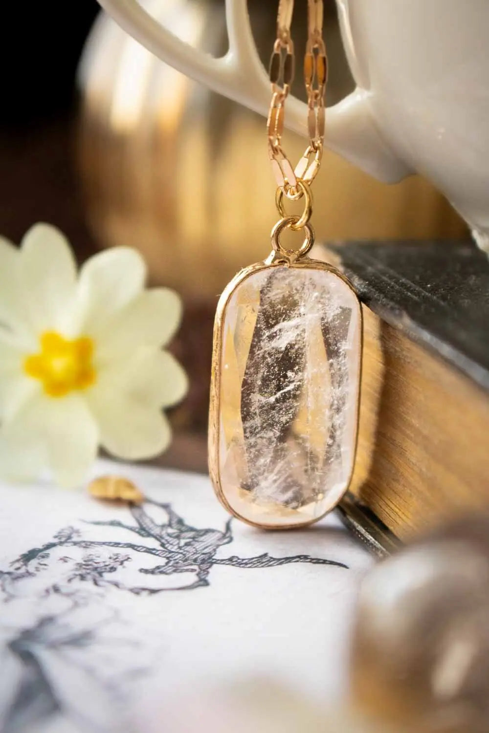 Pendentif quartz transparent Nyrella et chaîne en laiton doré lunamanashop