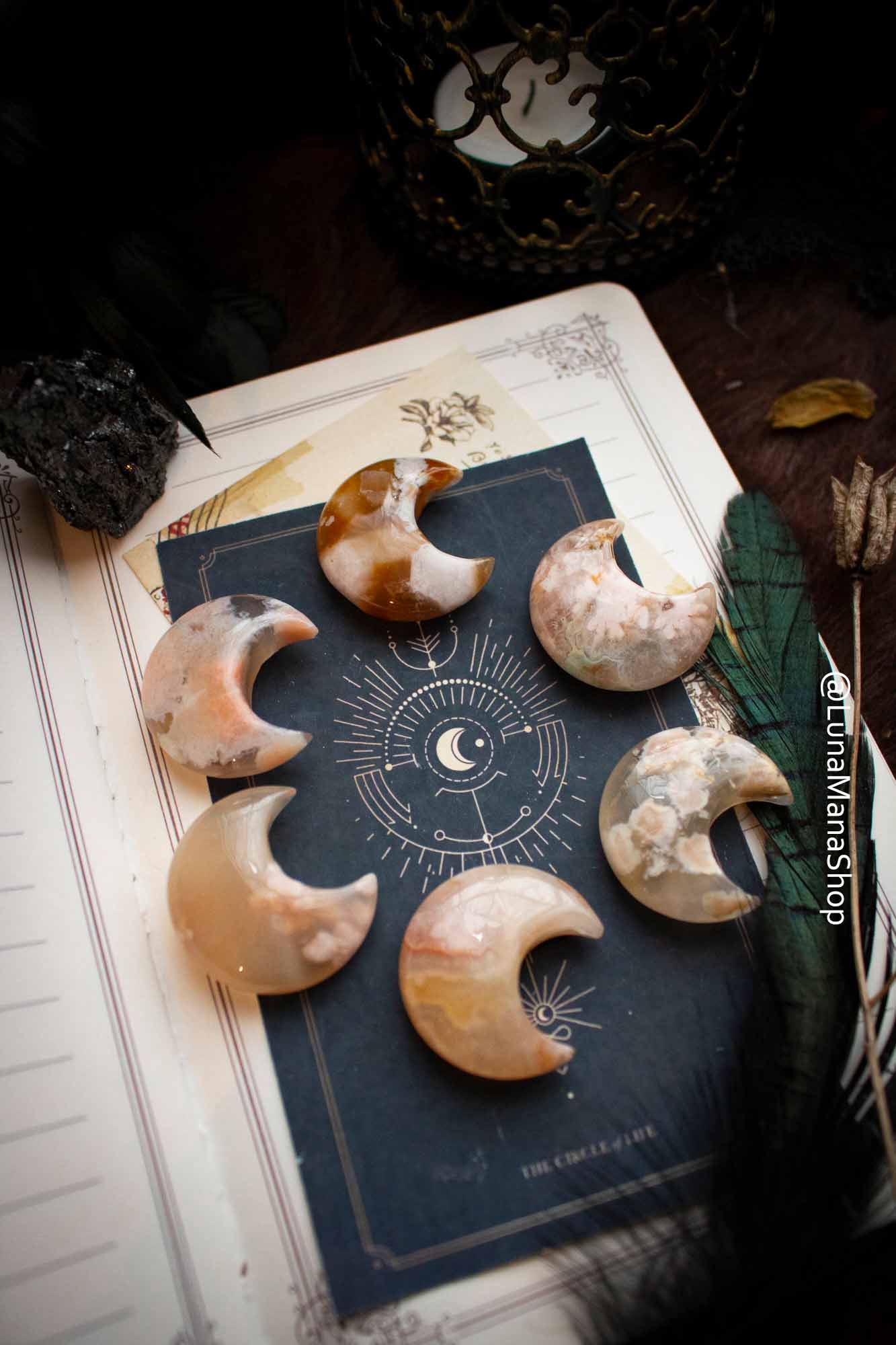 Pierre Agate Sakura en forme de lune lunamanashop