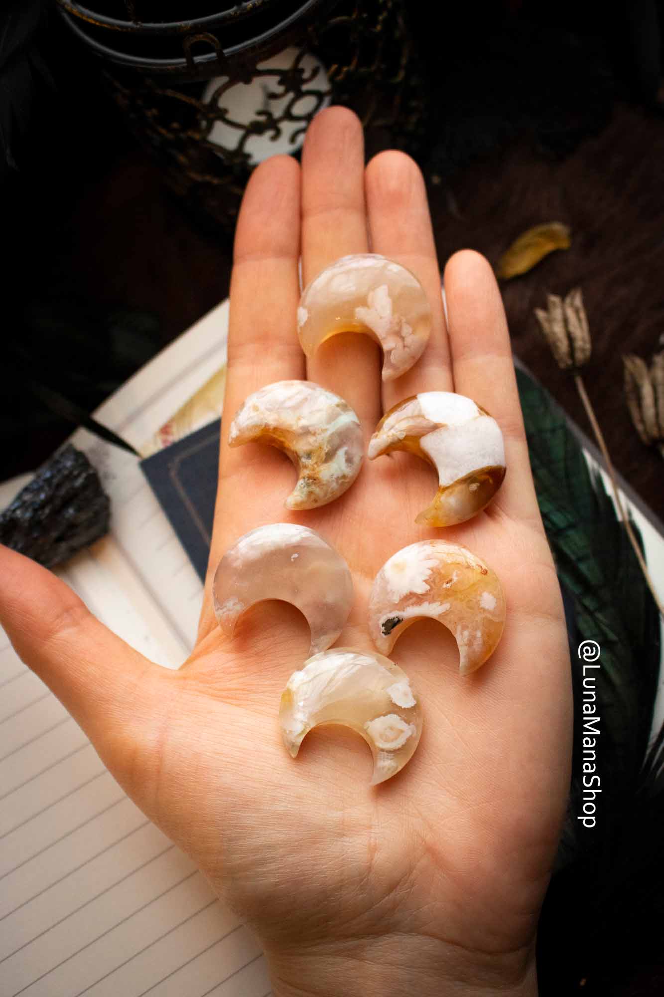 Pierre Agate Sakura en forme de lune lunamanashop