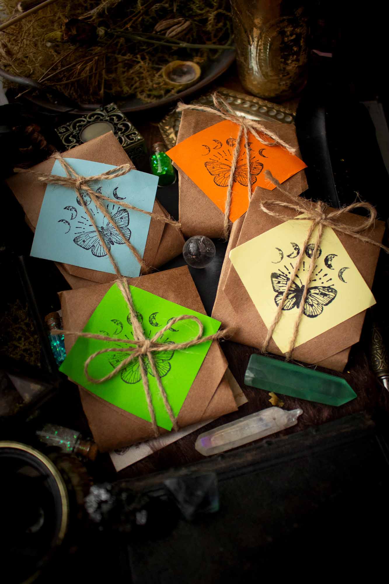 Pochette surprise *Collier* + pierre et sticker lunamanashop
