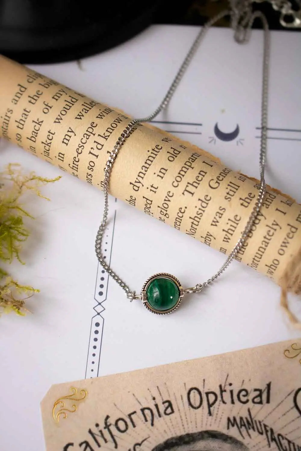 Collier choker Noche vert en malachite et chaîne argentée lunamanashop