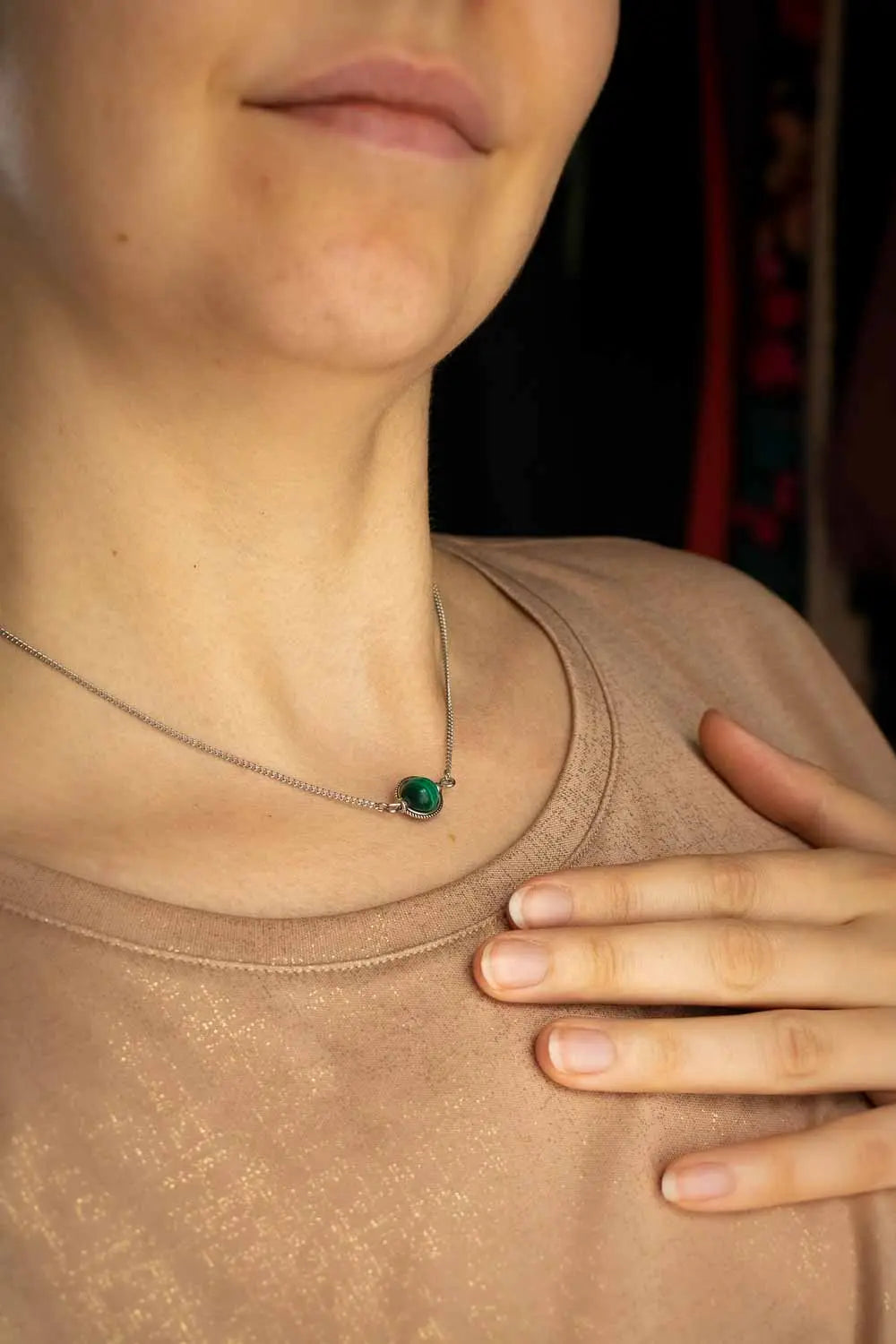 Collier choker Noche vert en malachite et chaîne argentée lunamanashop