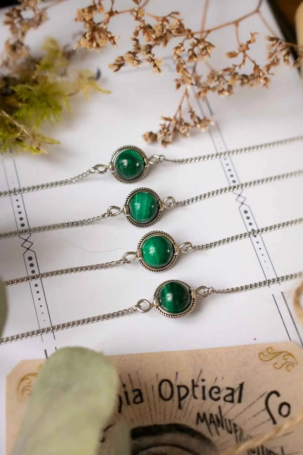 Collier choker Noche vert en malachite et chaîne argentée lunamanashop