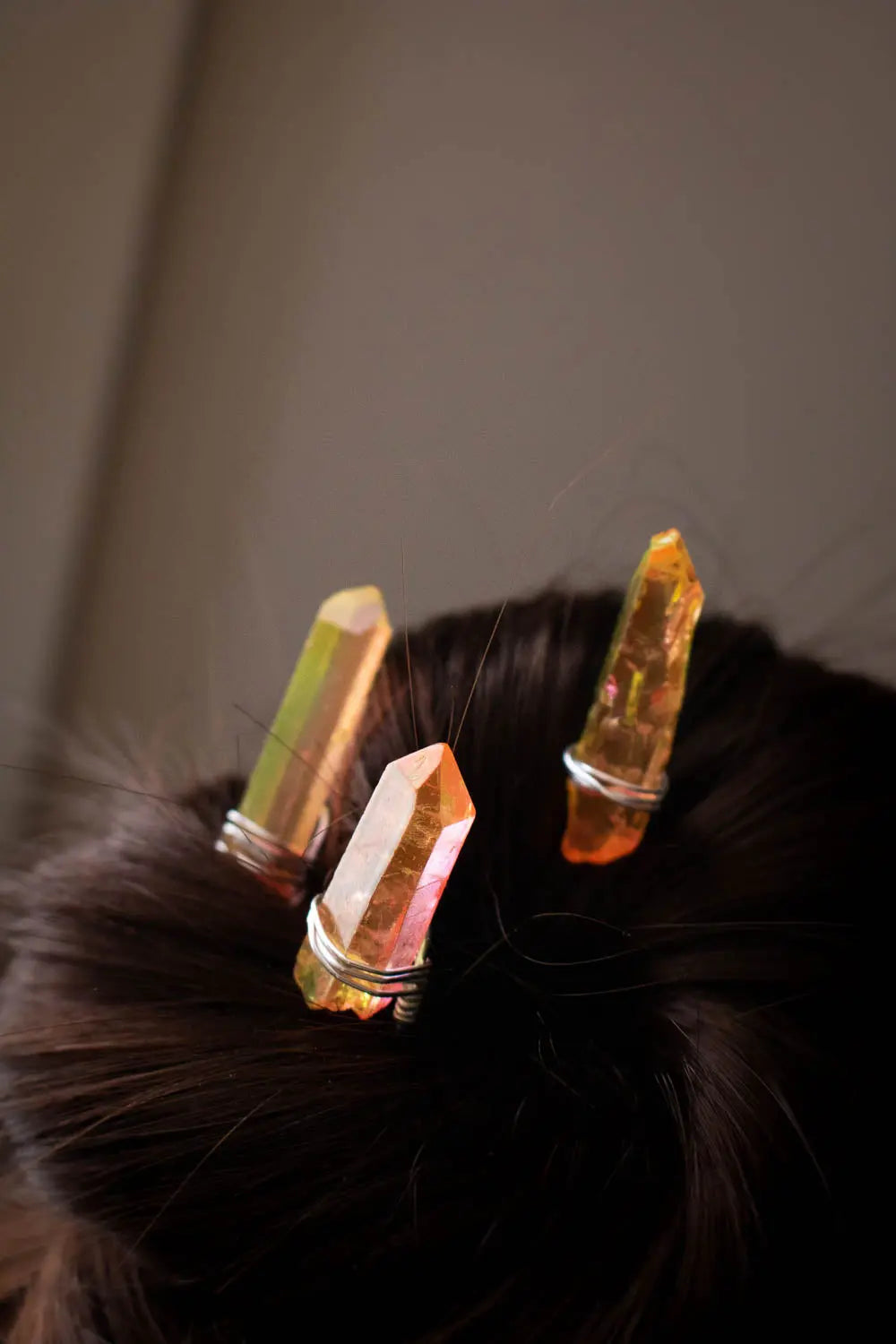 Épingle à cheveux Amy orange et rose en pointe de quartz lunamanashop