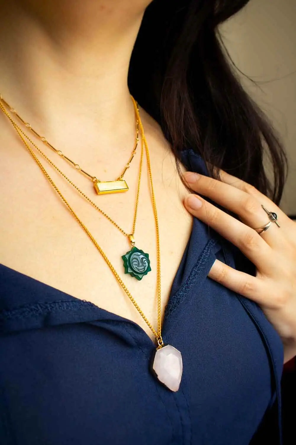 Pendentif Agate verte Zezuna et chaîne en laiton doré lunamanashop