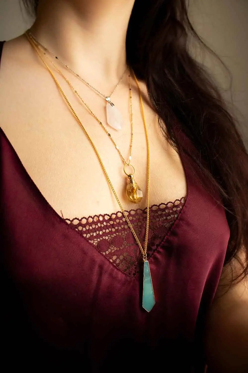 Pendentif en sélénite Edryn et chaîne en laiton argenté lunamanashop