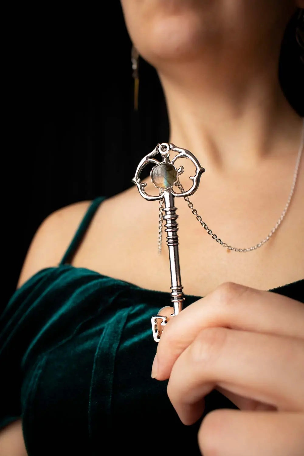 Pendentif Clé de l'Intuition en labradorite et chaîne argentée lunamanashop
