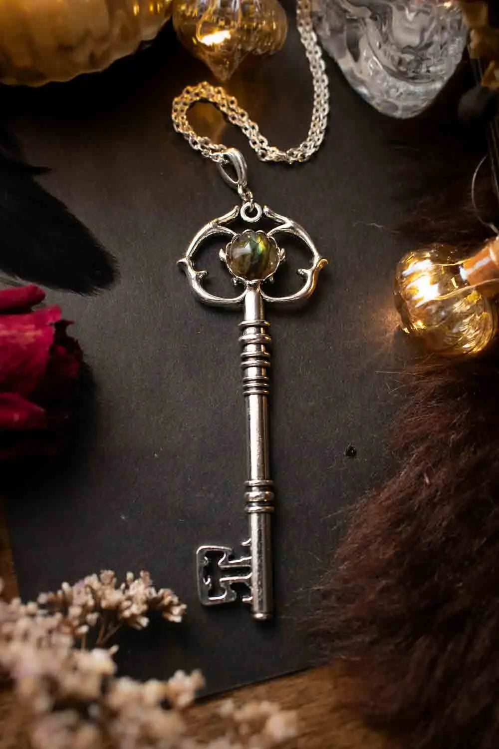 Pendentif Clé de l'Intuition en labradorite et chaîne argentée lunamanashop