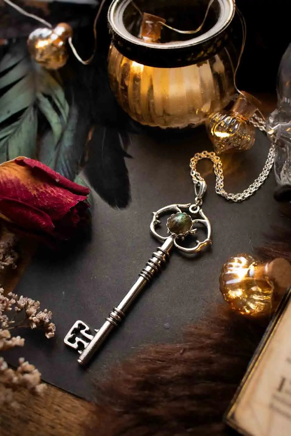Pendentif Clé de l'Intuition en labradorite et chaîne argentée lunamanashop