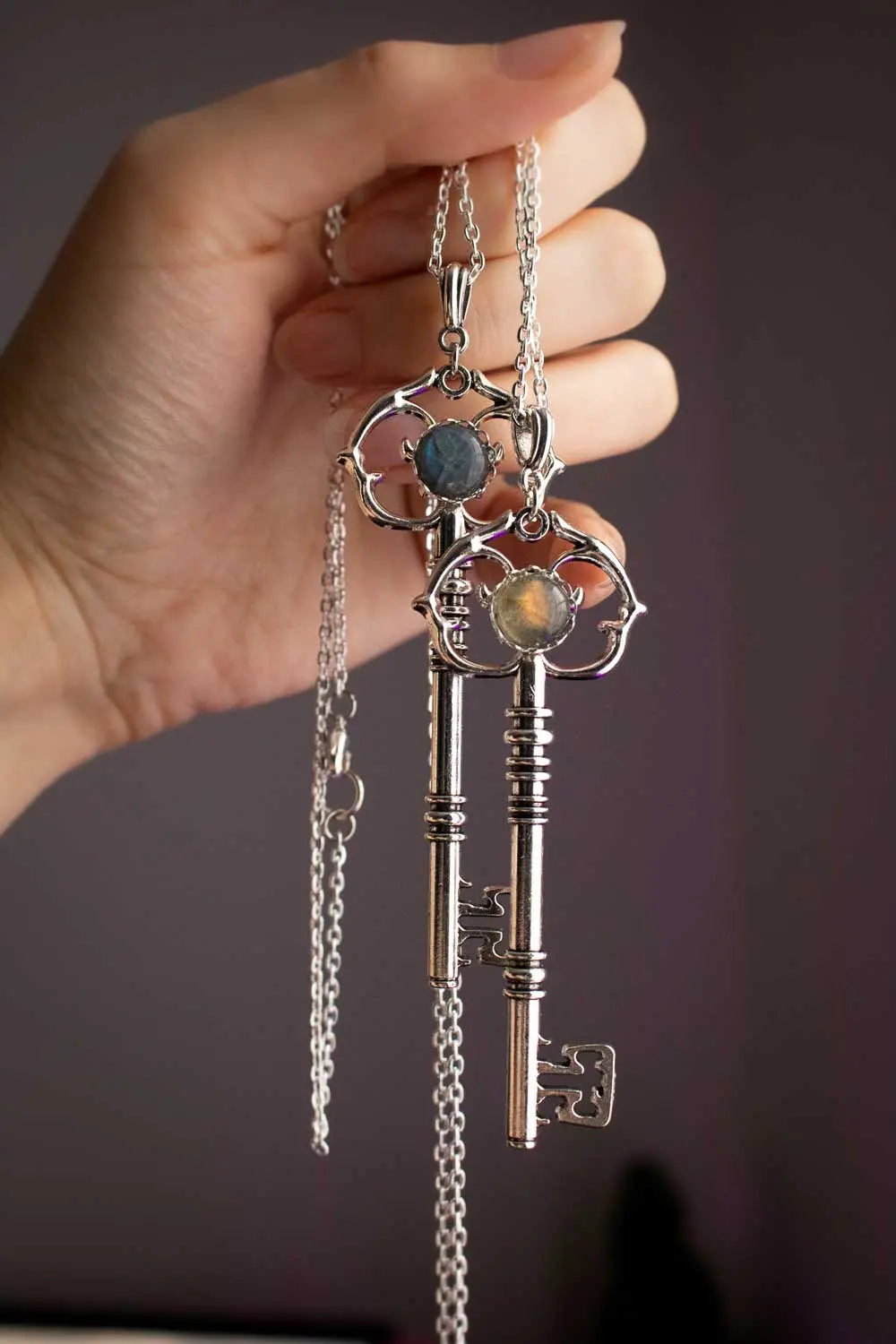 Pendentif Clé de l'Intuition en labradorite et chaîne argentée lunamanashop