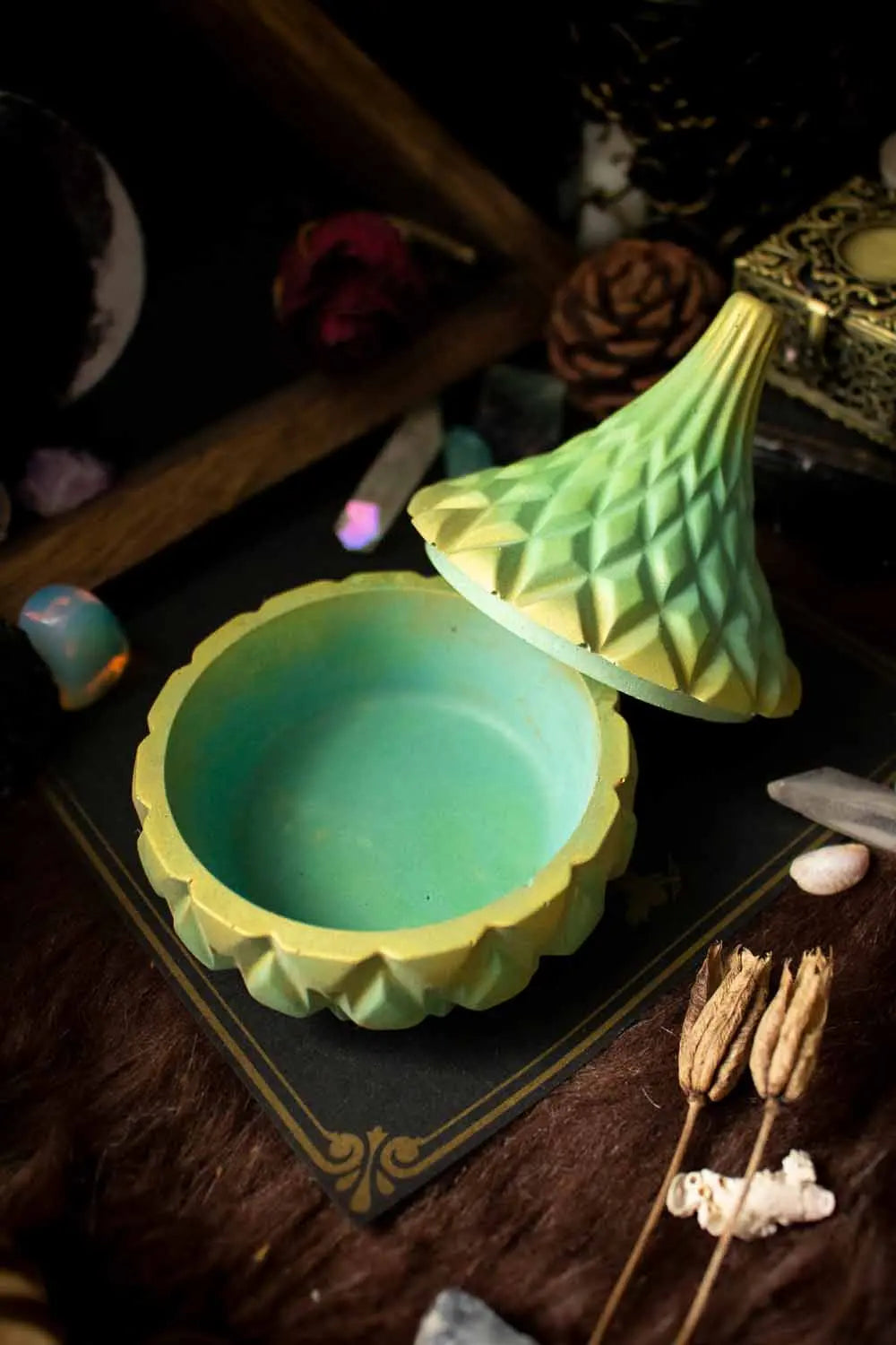 "Boîte de la gardienne" avec couvercle, Modèle n°4 lunamanashop