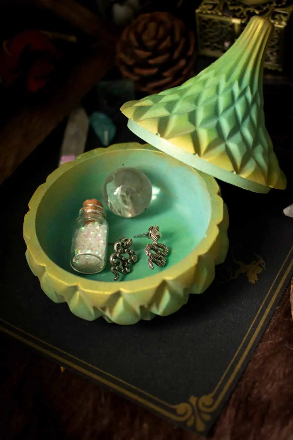 "Boîte de la gardienne" avec couvercle, Modèle n°4 lunamanashop