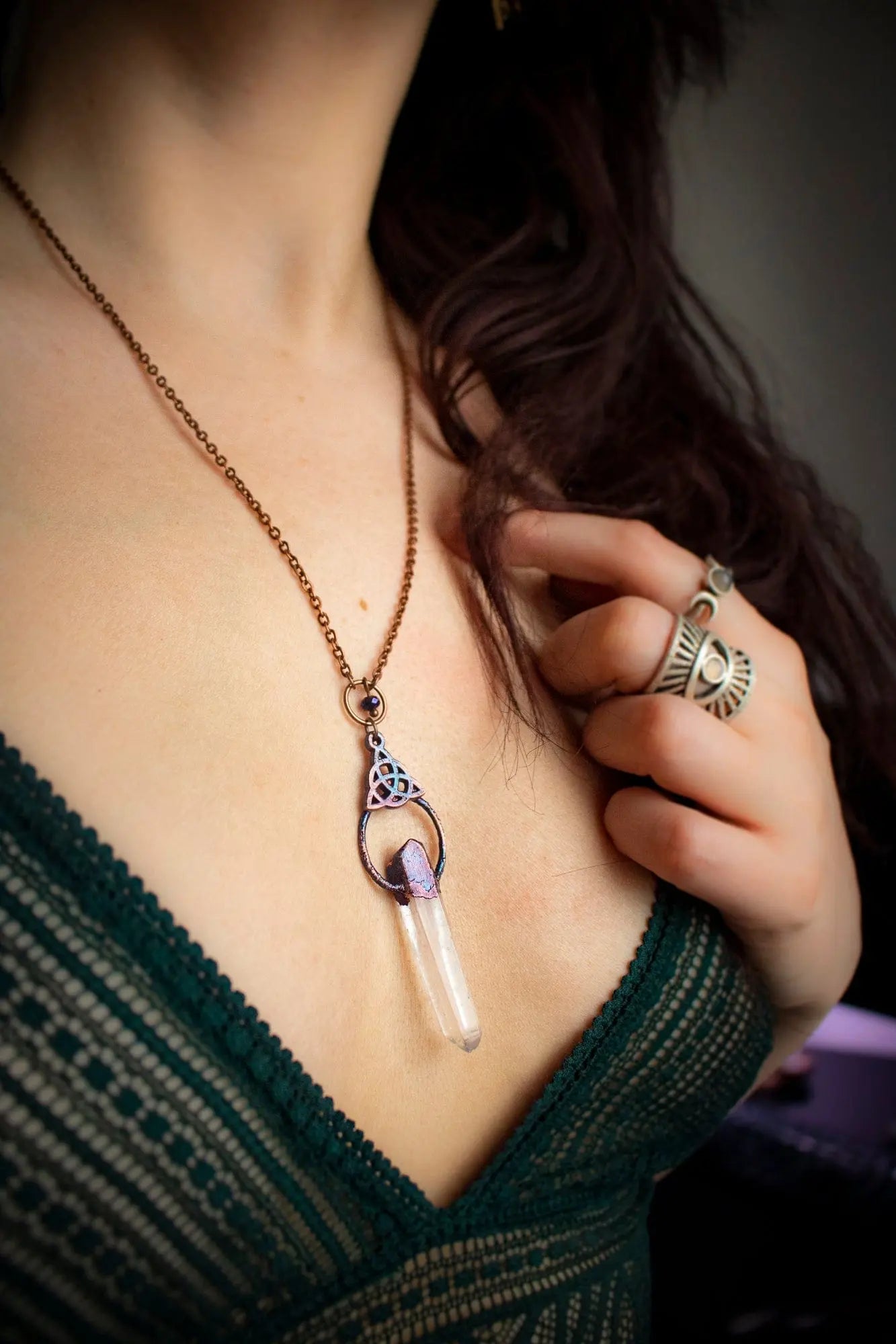Pendentif "Pointe Cristalline" en Quartz électroformé lunamanashop