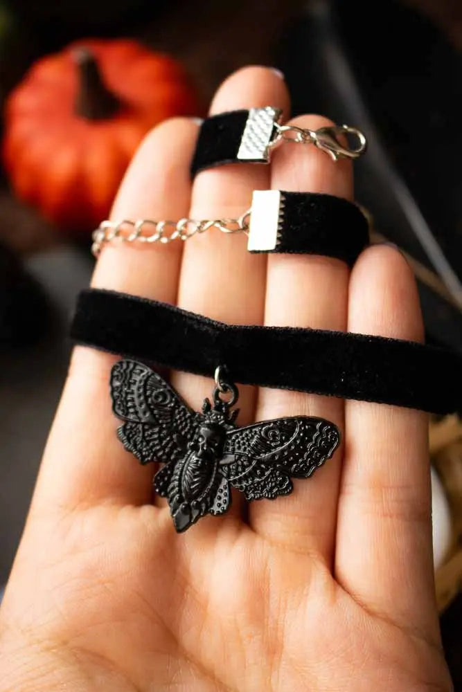 Collier ras de cou papillon nocturne lunamanashop