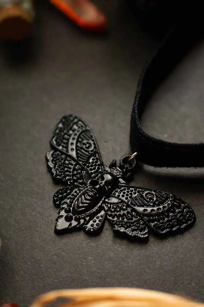 Collier ras de cou papillon nocturne lunamanashop