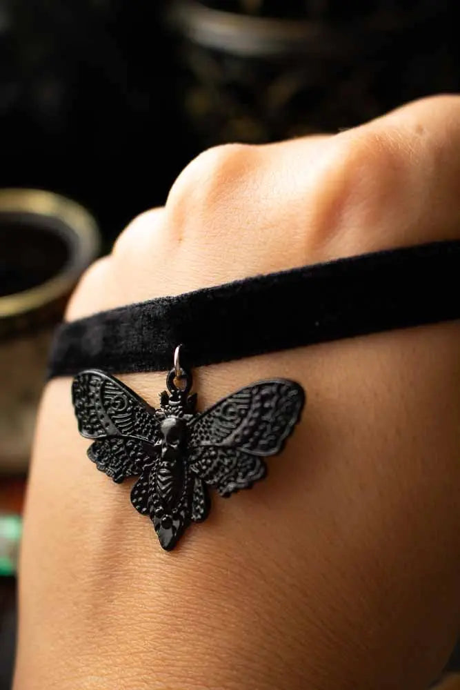 Collier ras de cou papillon nocturne lunamanashop