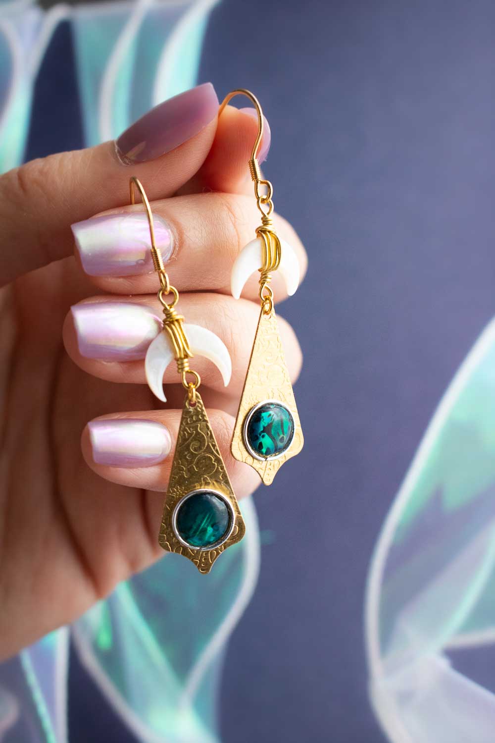 Boucles d'oreilles Azura - lune de nacre et abalone bleutée lunamanashop
