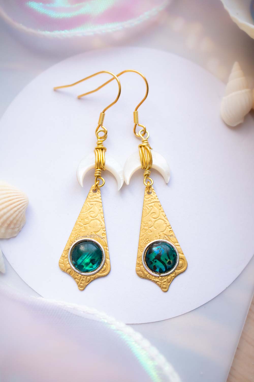 Boucles d'oreilles Azura - lune de nacre et abalone bleutée lunamanashop