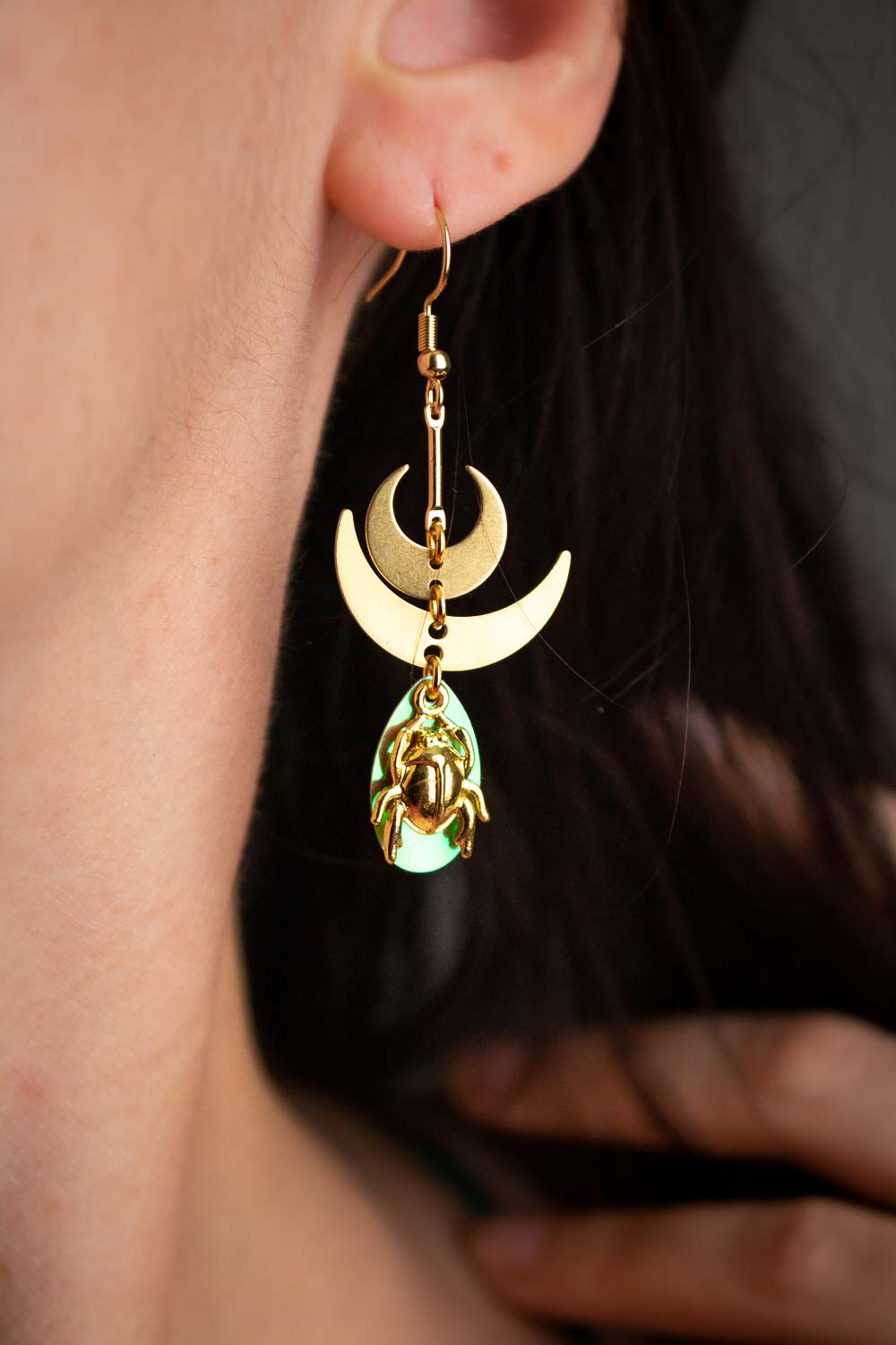 Boucles d'oreilles Callista - Reflets lunaires et gardien irisé lunamanashop