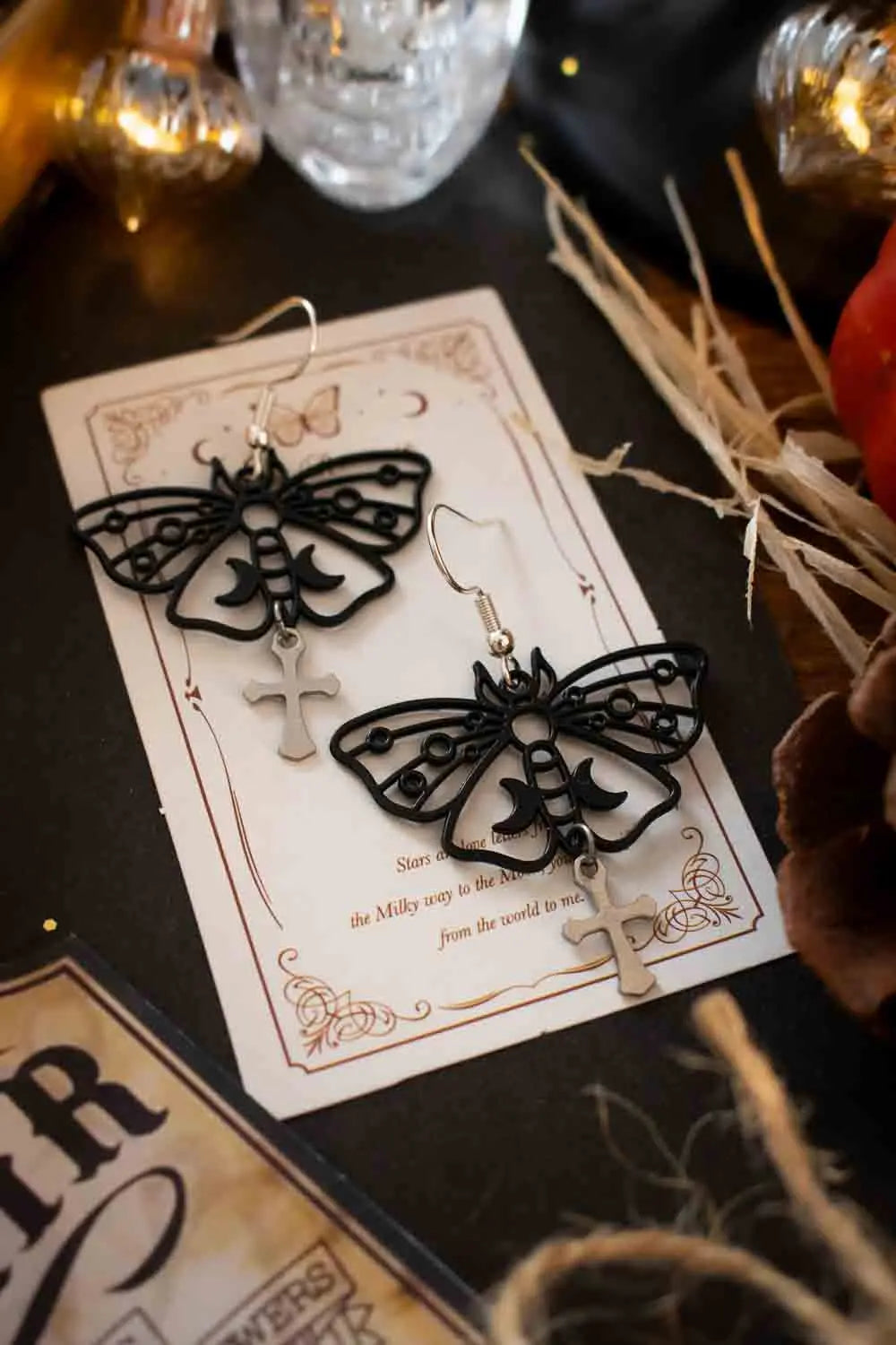 Boucles d&#39;oreilles Sombre révélation avec papillon noir lunamanashop