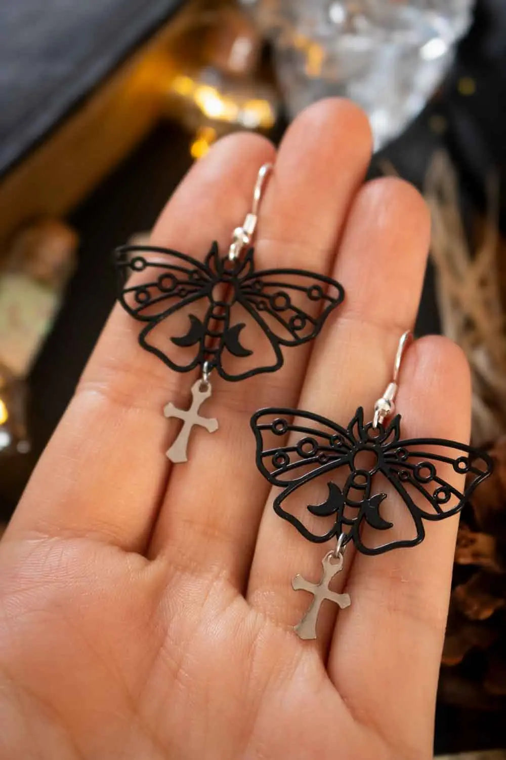 Boucles d&#39;oreilles Sombre révélation avec papillon noir lunamanashop