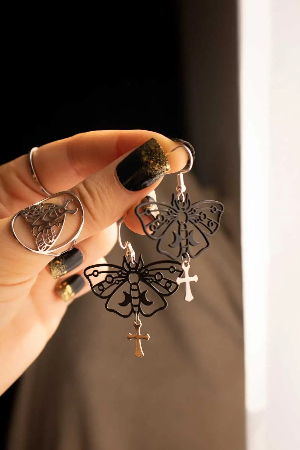 Boucles d'oreilles Sombre révélation avec papillon noir lunamanashop