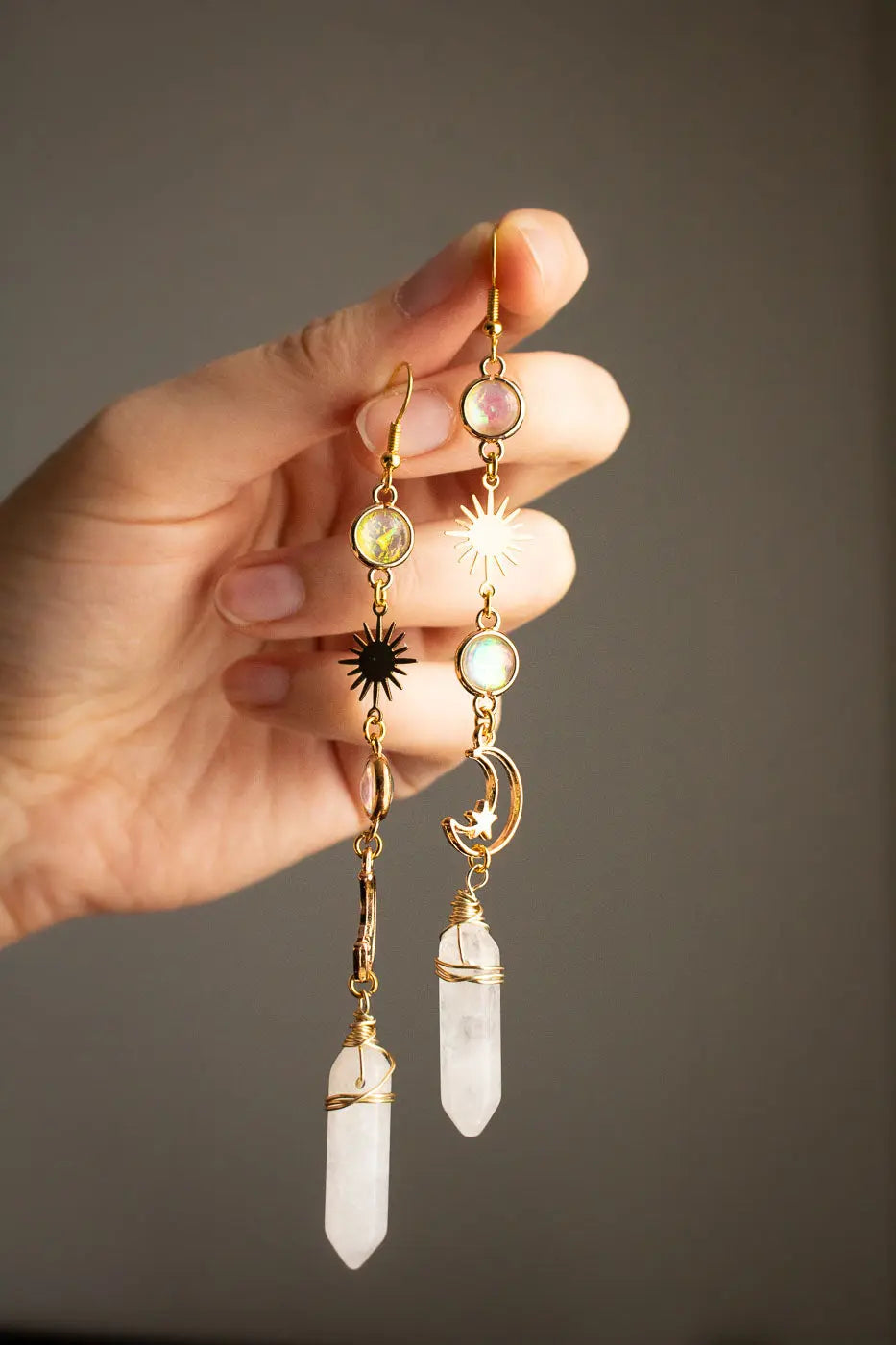 Boucles d&#39;oreilles longue lune et pointe de quartz Lumina - lunamanashop