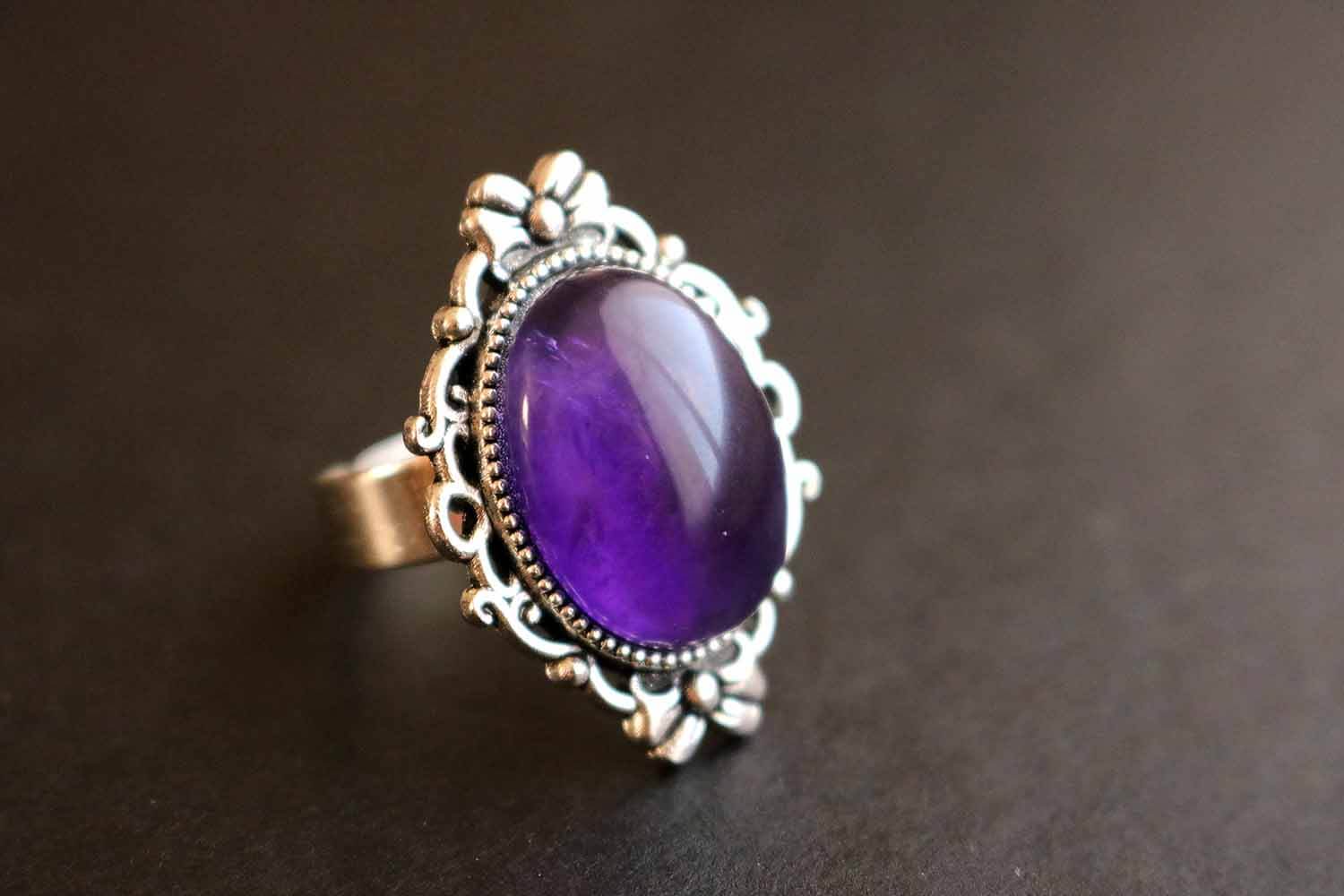 Bague Améthyste argentée à cabochon ovale et réglable - lunamanashop