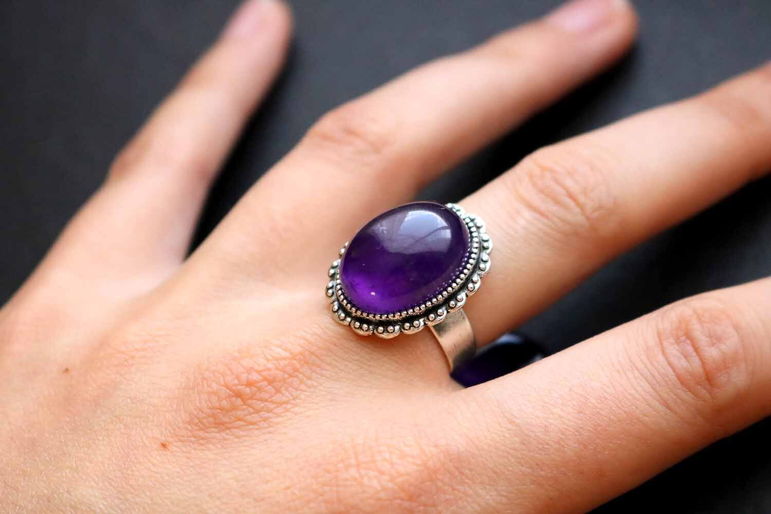 Bague Améthyste argentée à cabochon ovale et réglable - lunamanashop