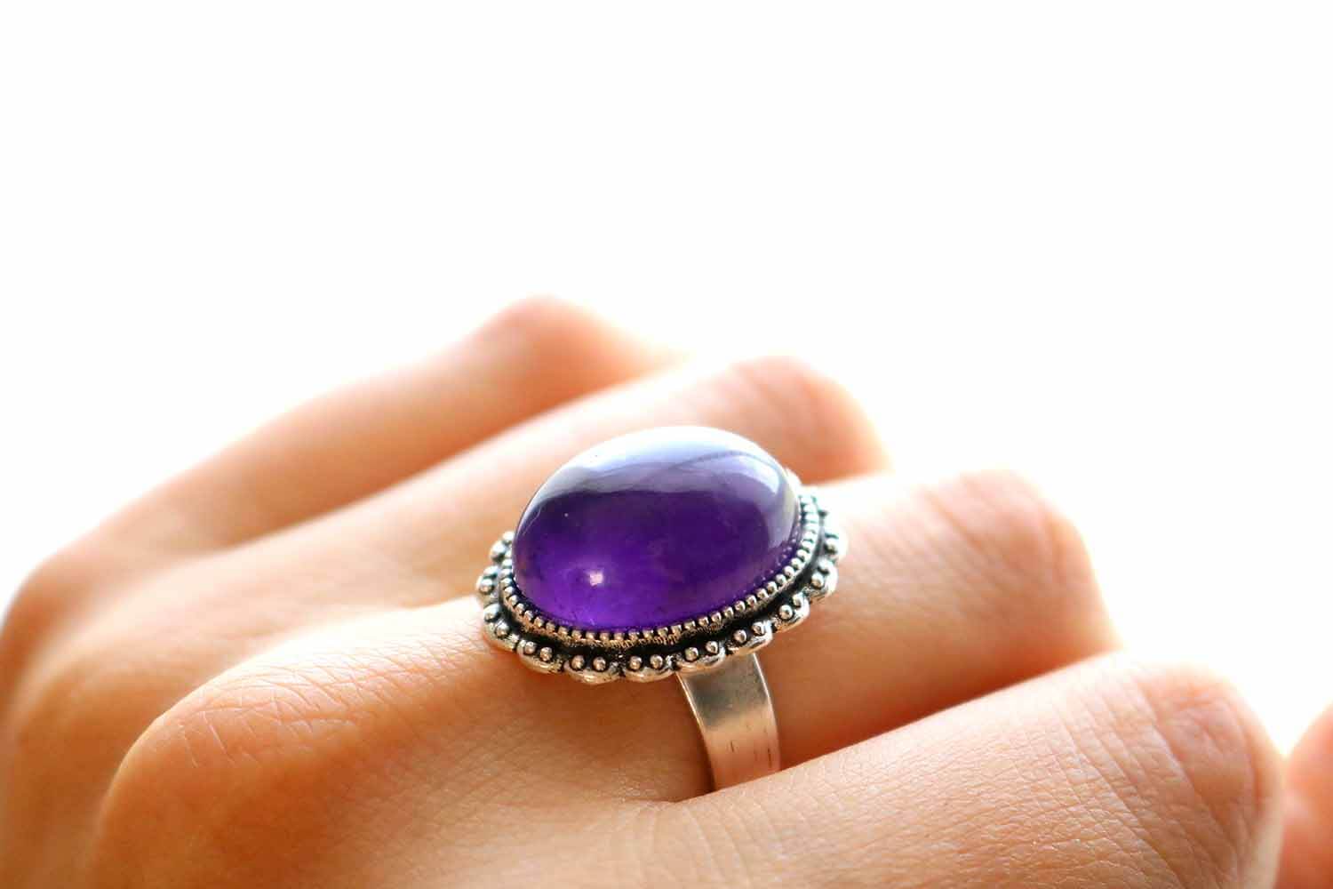 Bague Améthyste argentée à cabochon ovale et réglable - lunamanashop