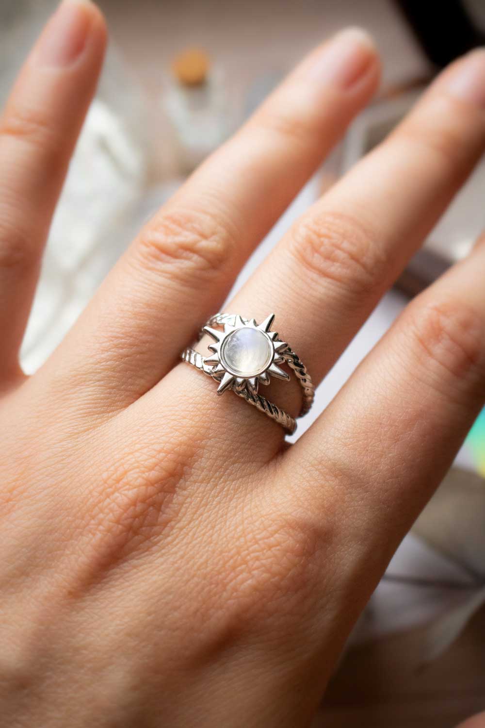 Bague Soleil en Labradorite blanche - Double anneau argenté - Aclyone lunamanashop
