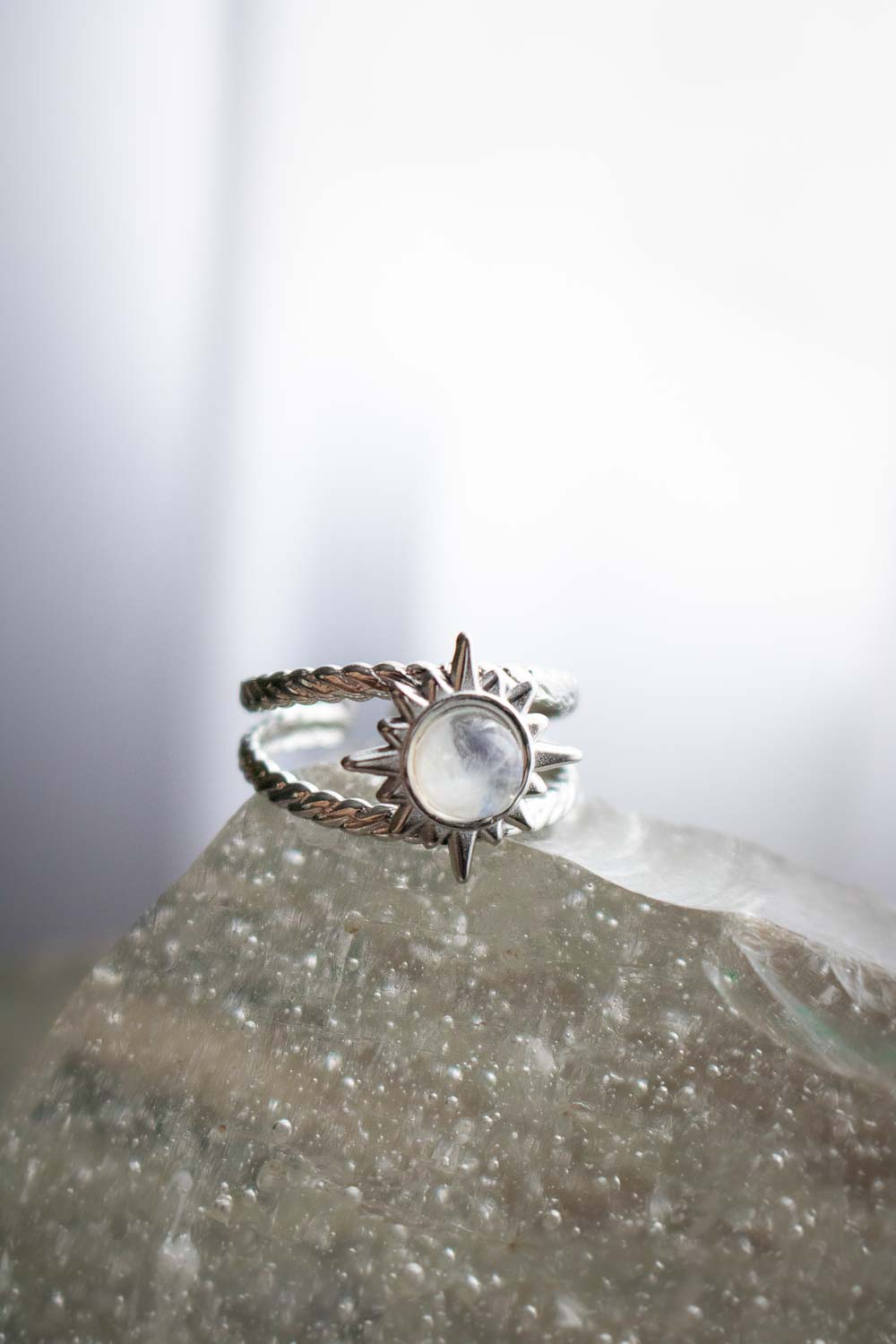 Bague Soleil en Labradorite blanche - Double anneau argenté - Aclyone lunamanashop