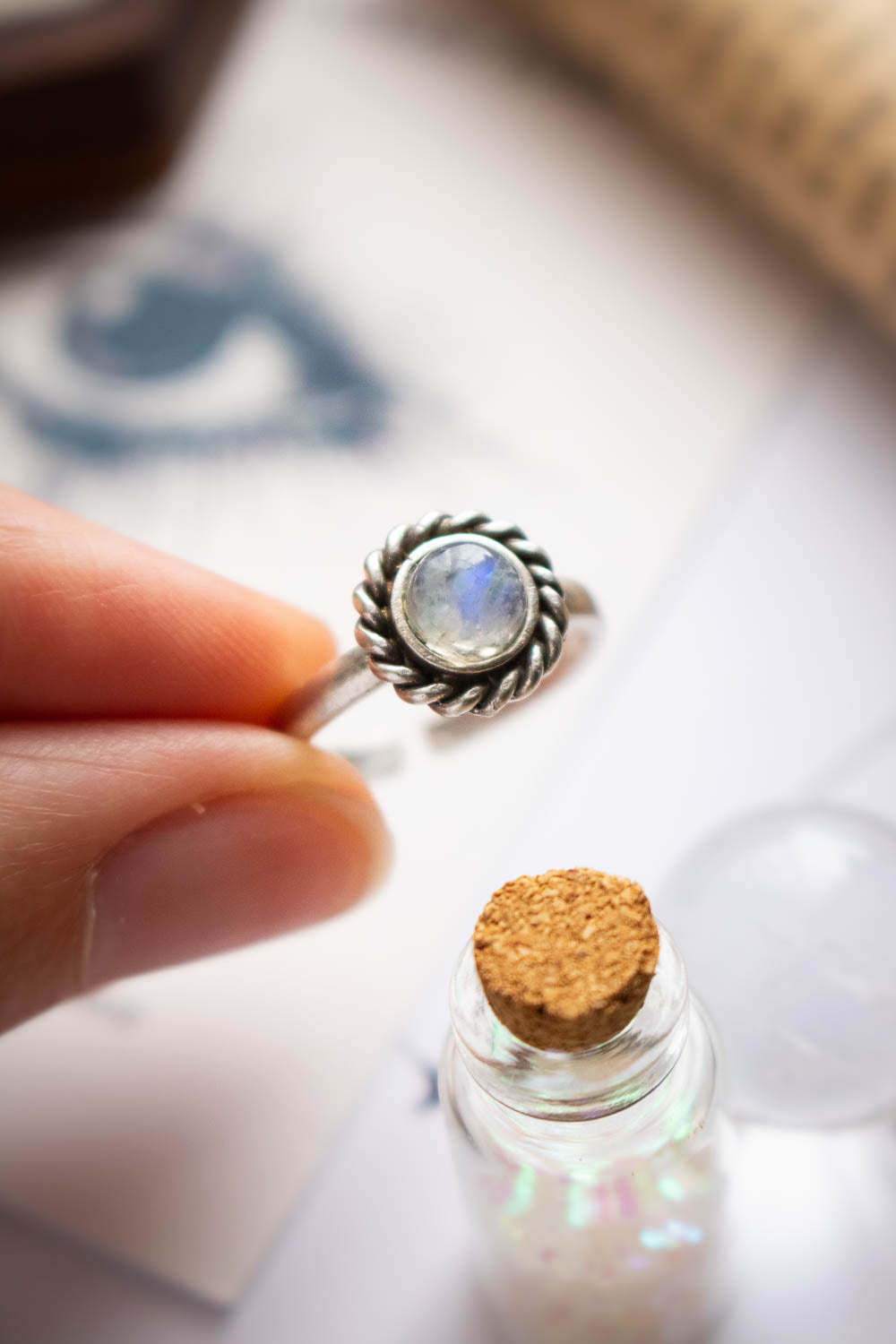 Bague Aurore boréale - Labradorite blanche aux reflets bleutés lunamanashop