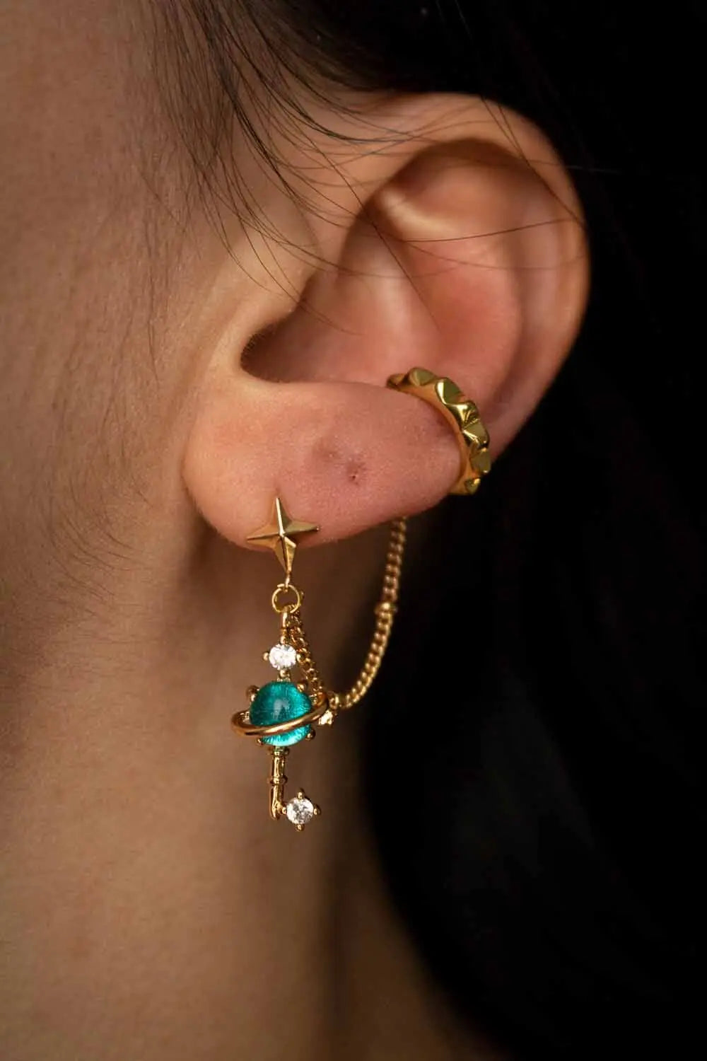 Boucle d'oreille Cybèle clé bleue et manchette, plaqué or 18 carats (à l'unité) lunamanashop