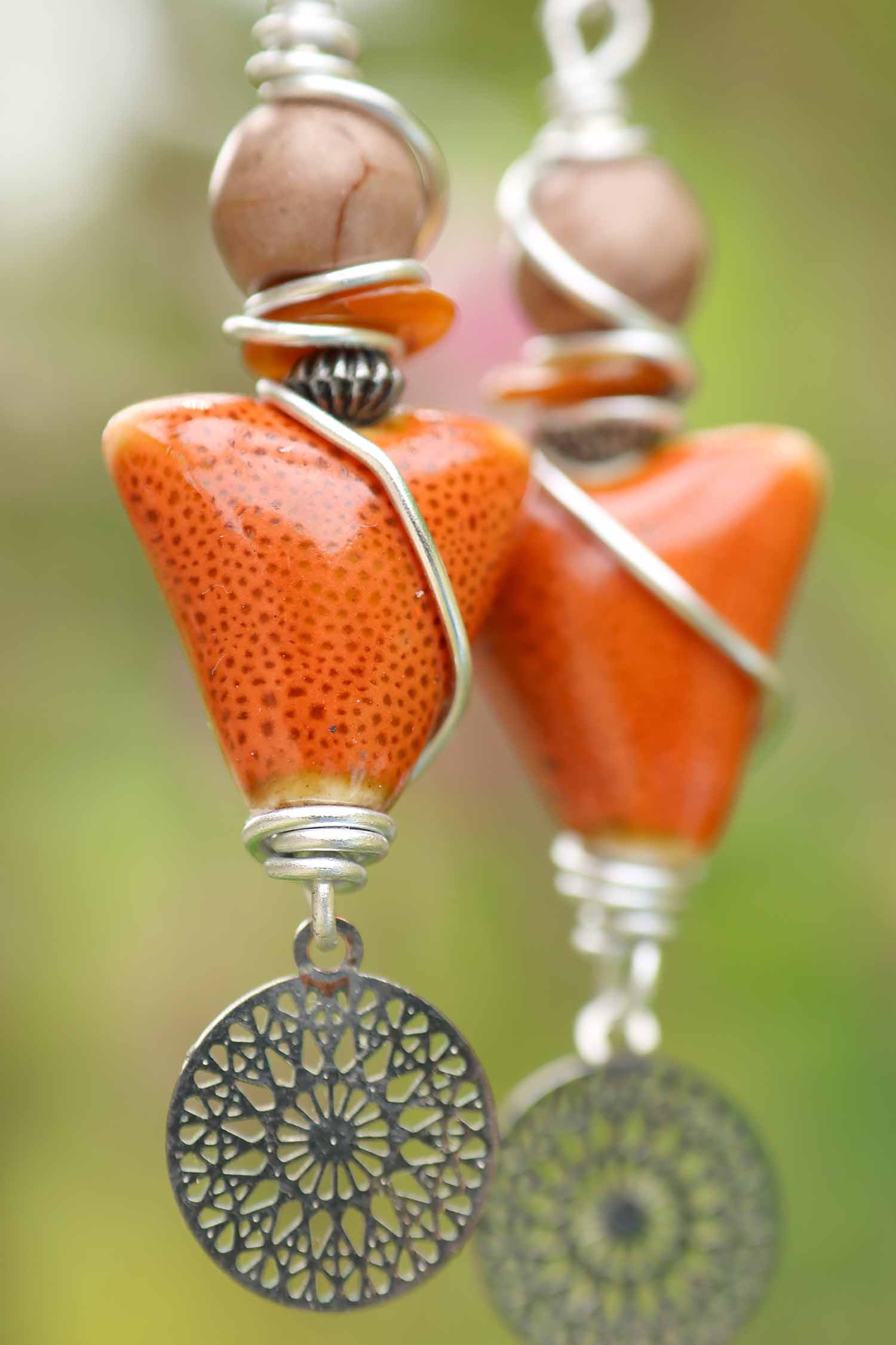 Boucles d'oreilles d'inspiration tribale en céramique orange lunamanashop