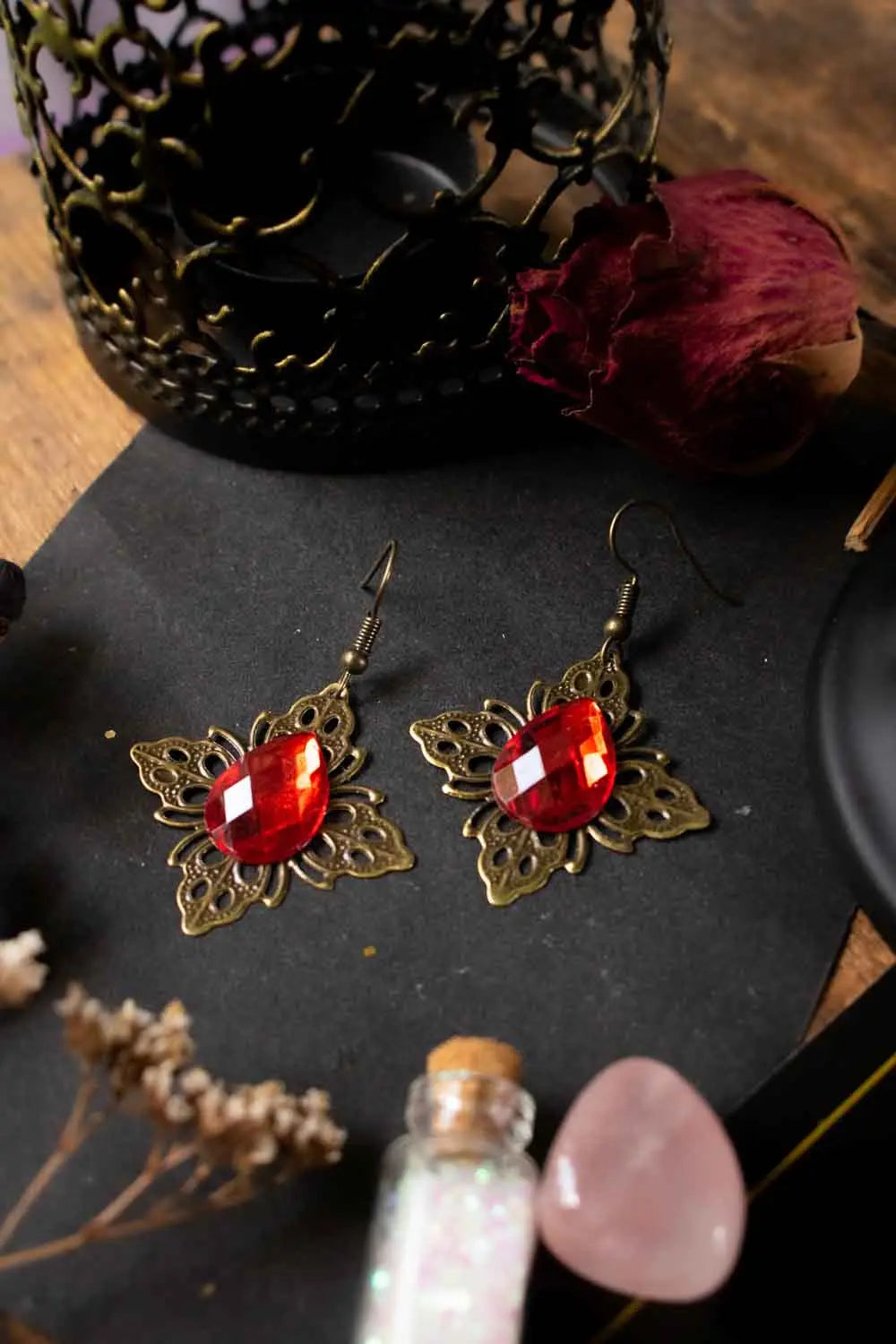 Boucles d&#39;oreilles larme de feu rouge et dentelle de bronze lunamanashop