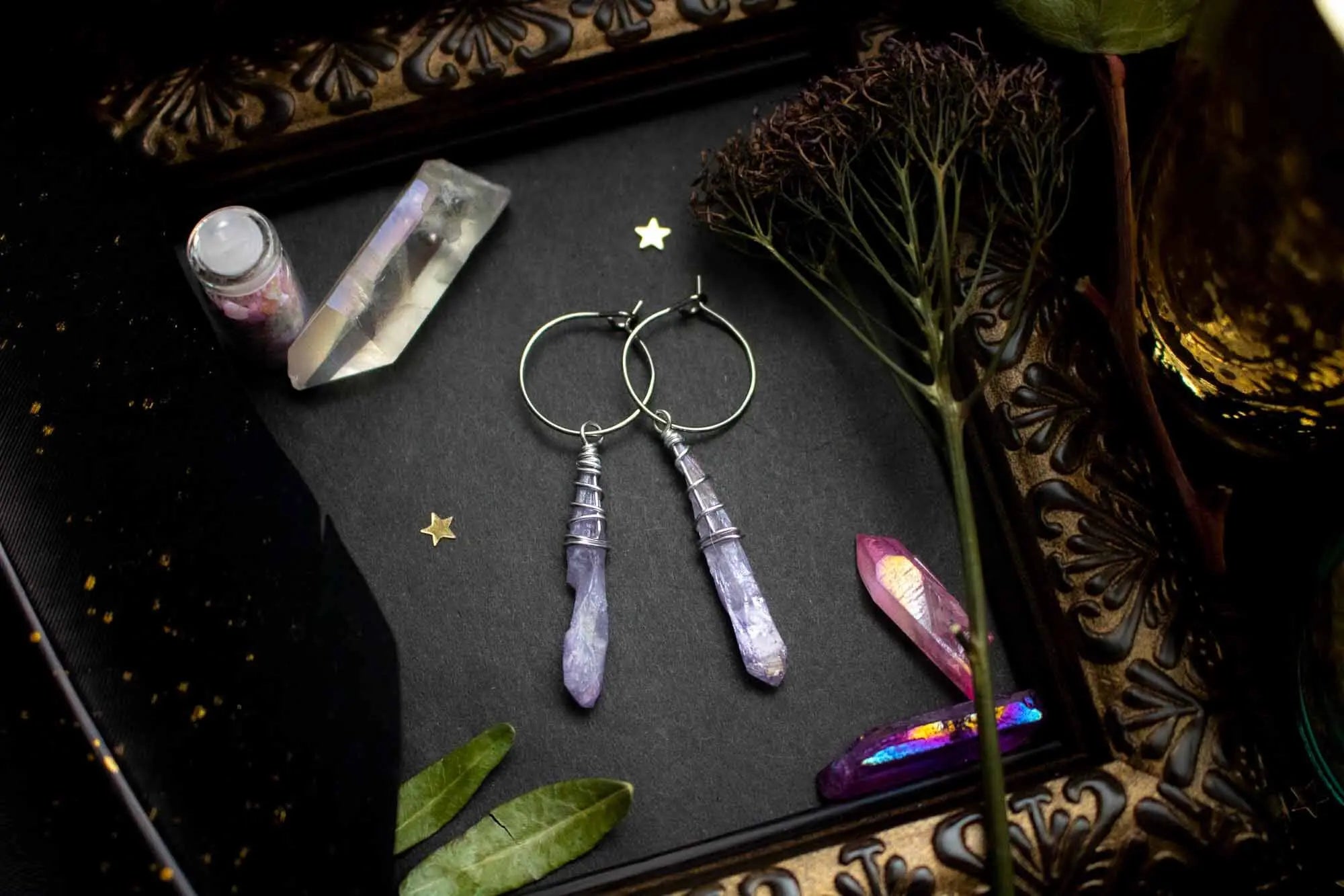 Boucles créoles avec pointe de cristal quartz violet pastel lunamanashop