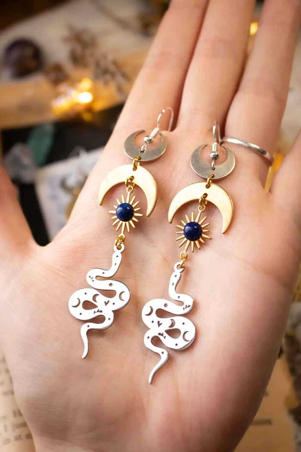 Boucles d&#39;oreille Solstice du Serpent avec lapis lazuli et croissant de lune lunamanashop