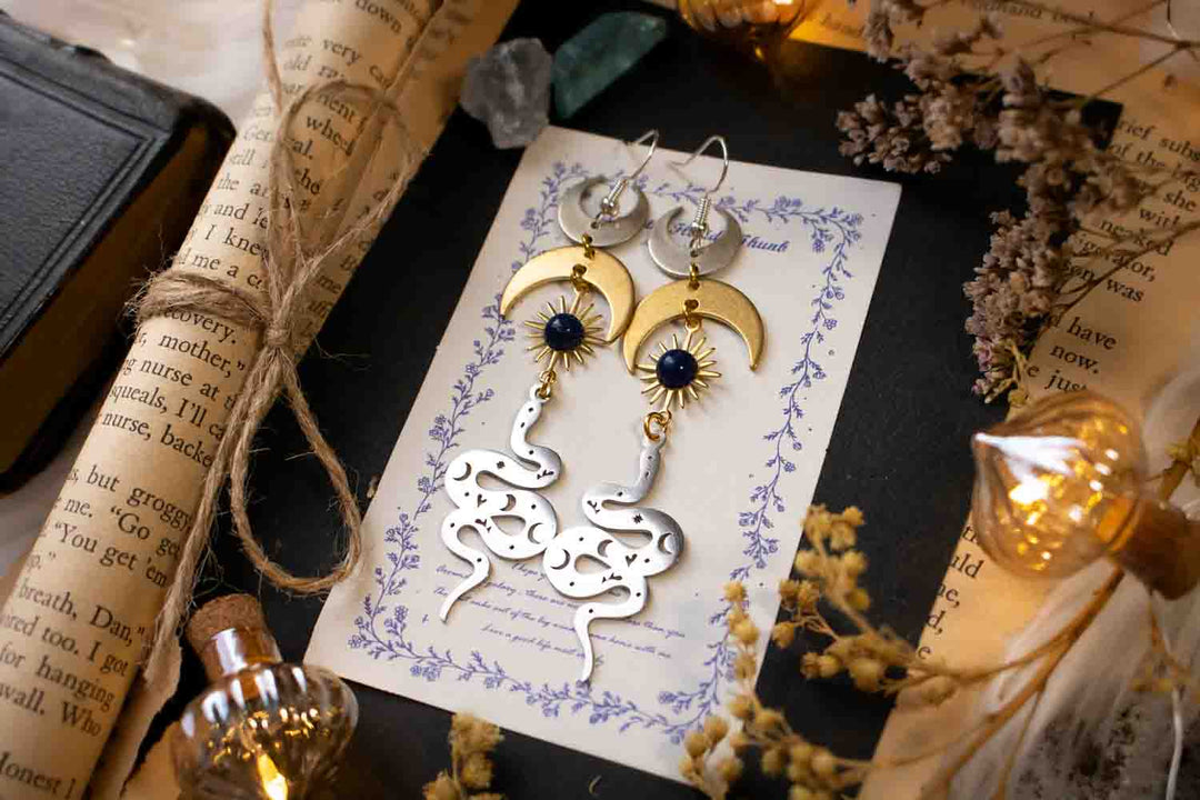 Boucles d'oreille Solstice du Serpent avec lapis lazuli et croissant de lune lunamanashop