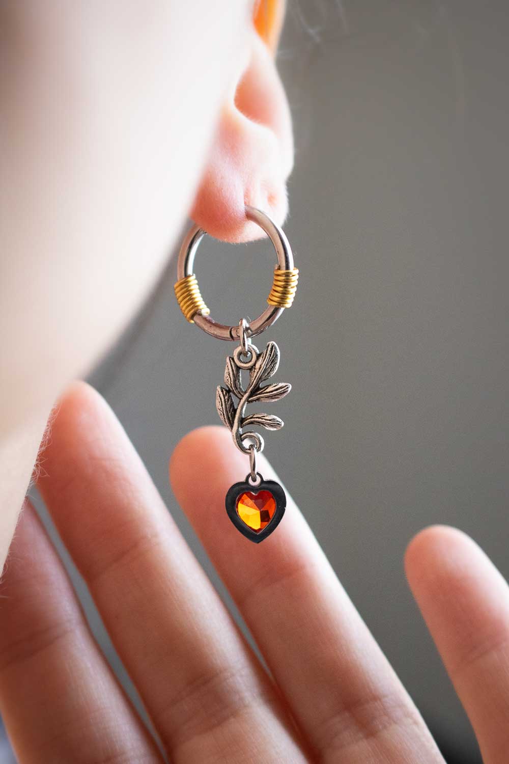 Boucles d&#39;oreilles créoles Cordélia - cœur de feu, bijou poétique lunamanashop