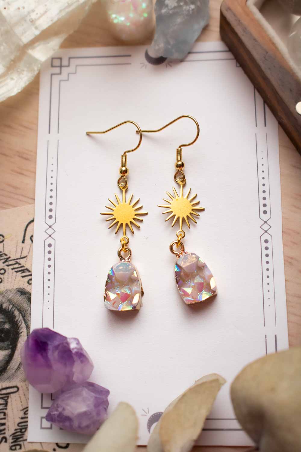 Boucles d&#39;oreilles Soleil doré laiton - Breloque pastel - Mimih lunamanashop