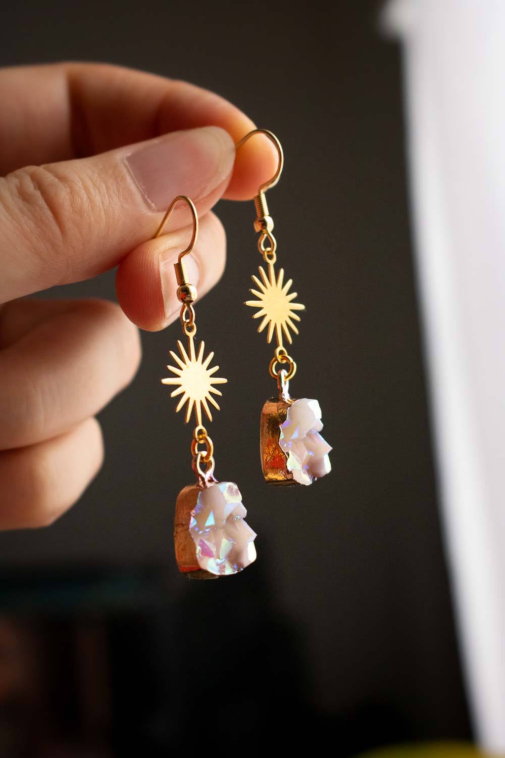 Boucles d&#39;oreilles Soleil doré laiton - Breloque pastel - Mimih lunamanashop