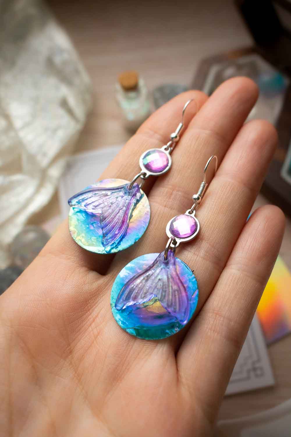 Boucles d'oreilles queue de sirène violette - Nacre bleu et verre - Ennéade lunamanashop